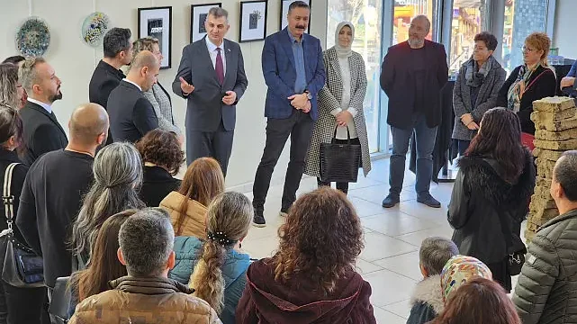 Akademisyenlerin Karma Sergisi Değirmendere Sanat Evi’nde Açıldı