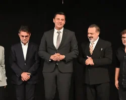 Başkan Zeyrek, “Tiyatro yaşamdır, kültürlerin en güzel anlatım şeklidir”