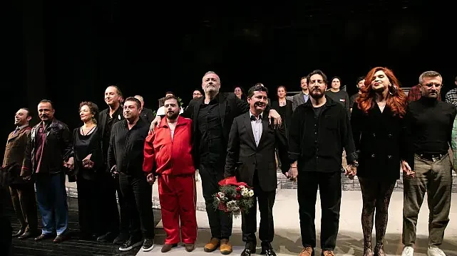 “Çok Tuhaf Soruşturma” oyununun prömiyeri yapıldı