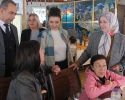 Engelli bireyler yılbaşı partisinde eğlendi