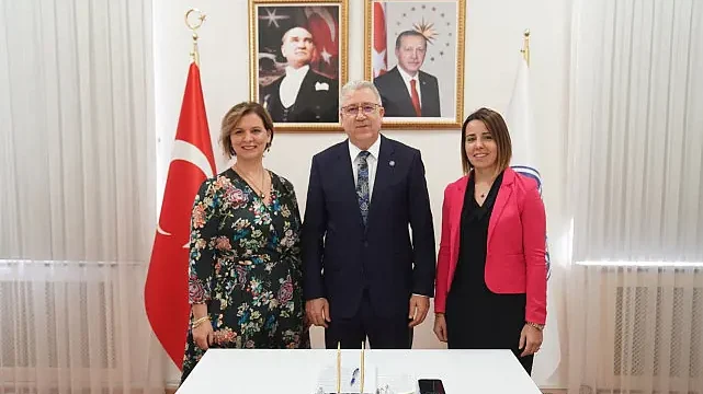Hemodiyaliz hastalarının beslenme ve sıvı takibine yönelik yapay zeka destekli mobil uygulama geliştirecekler