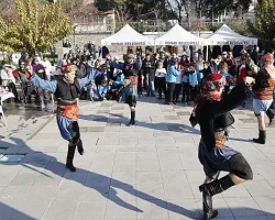 Konak’ta yeni yıl coşkusu kermeslerle devam ediyor