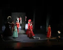 Macar Devlet Tiyatrosu’nun Klasik Eseri Bánk Bán Seyirciyle Buluştu
