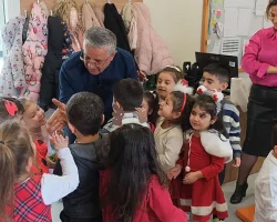 Minik öğrencilerin yılbaşı heyecanı