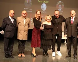 Şehrin tiyatrosu için ödül gecesi