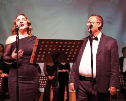 Zeki Müren Sevilen Şarkılarıyla Anıldı