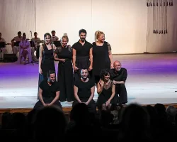Bakırköy Belediye Tiyatroları’nda boş kalan koltuklar artık gençlerin