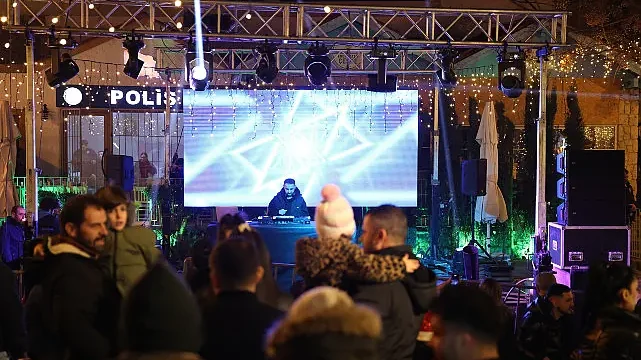 Çeşme, yeni yıla coşkuyla ‘merhaba’ dedi!