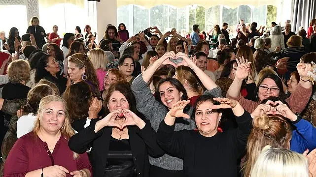 Çiğli’de Kadınlara Özel Unutulmaz Etkinlik Hüsniye Teyze’nin 103. Yaşı Kutlandı