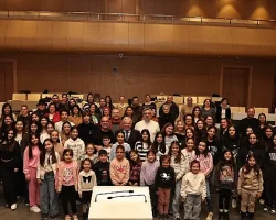 Depremin yaralarını müzik ve dayanışma ile sarıyorlar