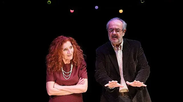 Forced Entertainment’ın çağdaş tiyatro klasiği “Yarın Belki de” Şubat gösterimleri ile Beykoz Kundura’da