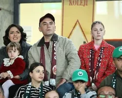 Giray Altınok ve Ezgi Mola’nın başrollerinde yer aldığı, Disney+’ın yeni komedi filmi ‘Başka Bir Sen’den ilk kareler yayınlandı.