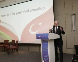 Rektör Ünüvar, Türkiye-Umman Bilgi Diyaloğu Sempozyumu’nda Türkiye’nin Sağlıktaki Başarı Hikayesini Anlattı
