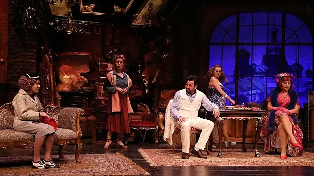Şehrin Tiyatrosu “Gidiş Dönüş Moskova (Retro)” Oyunuyla Ataşehir’de