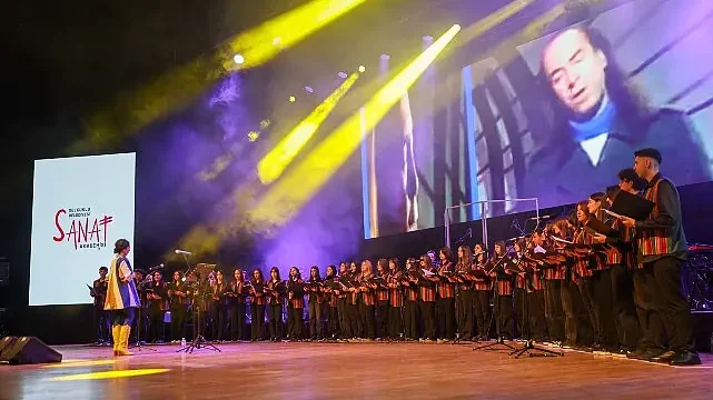 Selçuklu Belediyesi Sanat Akademisi Genç Korosu Erkin Koray Şarkılarıyla Unutulmaz Bir Gece Yaşattı