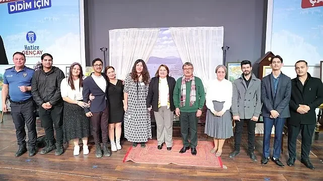Birçok ödüle layık görülen “Ağaçlar Ayakta Ölür” adlı tiyatro oyunu Didim Belediyesi Tiyatro Topluluğu tarafından sergilendi