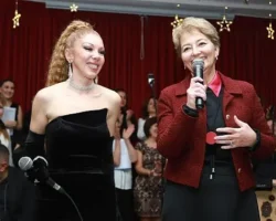 Burhaniye Belediyesi Kadın Korosu İlk Konserini Düzenledi