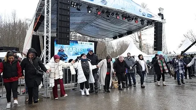 Kar üstünde horon şov