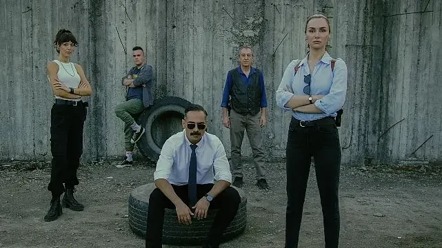 Netflix, Birce Akalay ve Olgun Toker’in Başrollerinde Yer Aldığı Mezarlık Dizisinin 2. Sezon Fragmanını Yayınladı