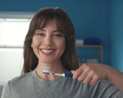 Sensodyne Klinik Beyazlık Reklam Kampanyasının Yeni Yüzü: Gökçe Bahadır