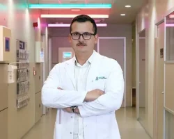 Uzun süre oturuyorsanız dikkat! Sakrum ağrısı günlük yaşamınızı etkileyebilir…