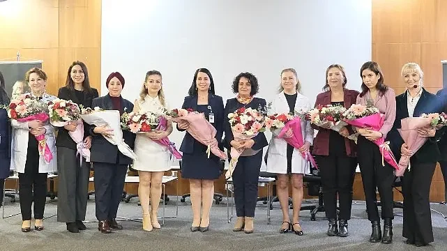 Yeni Yüzyıl Üniversitesi Gaziosmanpaşa Hastanesi’nde, Kadın ve Aile Hizmetleri Müdürlüğü İş Birliğiyle “Doğumdan Menopoza Kadının Sağlık Serüveni Paneli” Gerçekleştirildi