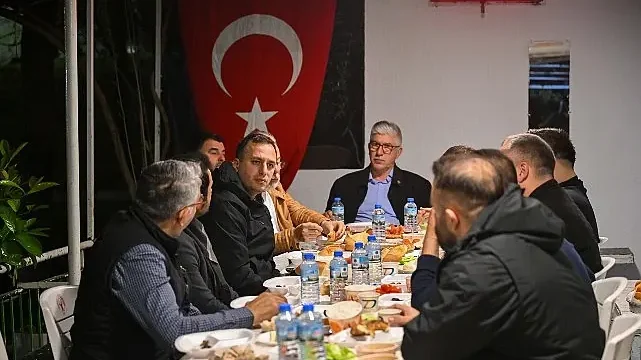 Başkan Eşki sahurda minibüsçülerle buluştu   