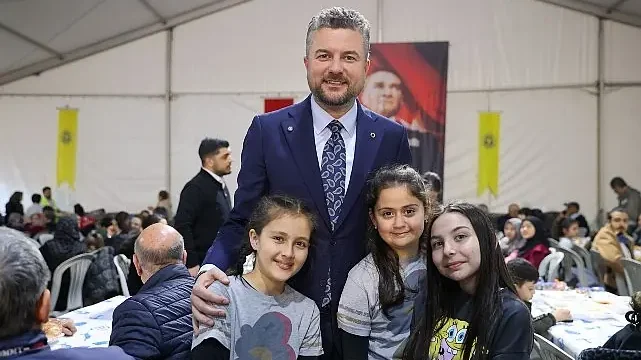Başkan Görkem Duman, Kadir Gecesi’nde vatandaşlarla aynı sofrada buluştu