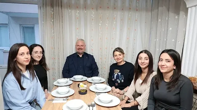 Başkan Pehlivan, öğrencilerin iftar sofrasına konuk oldu