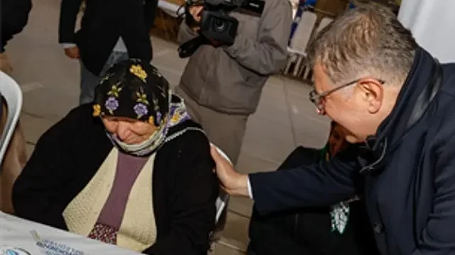 Başkan Tugay ramazan bereketini Kiraz’daki yurttaşlarla paylaştı