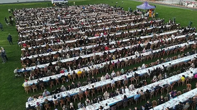 Bayındır Belediyesi Kadir Gecesi’nde İftar Yemeği Düzenledi