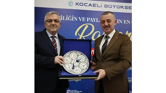 Büyükakın, Fransa dönüşü  sağlık çalışanlarıyla iftar yaptı