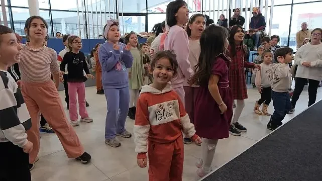 Büyükşehir Belediyesi’nin Ramazan etkinlikleri dolu dolu geçiyor  Mili İrade Meydanı Ramazan’da cıvıl cıvıl