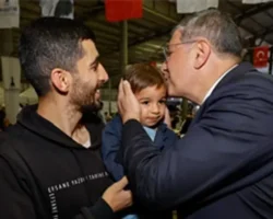 Büyükşehir’in iftar sofrası bu kez Karabağlar’da kuruldu