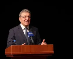 DEÜ’DE Tiyatro Coşkusu: Muhsin Ertuğrul ve Suat Taşer Ödülleri Sahiplerini Buldu