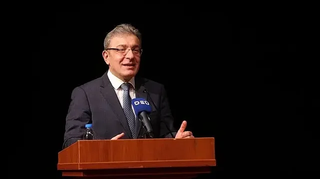 DEÜ’DE Tiyatro Coşkusu: Muhsin Ertuğrul ve Suat Taşer Ödülleri Sahiplerini Buldu