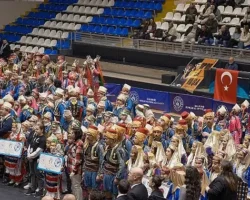 Edremit Belediyesi Halk Oyunları Ekibi İl Birincisi Oldu