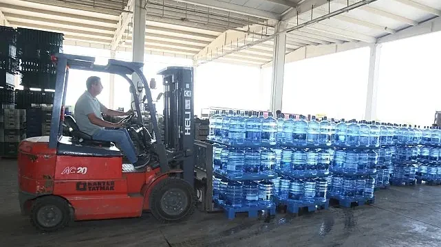 Efes Selçuklu Vatandaşlardan İzmir Su Damacanalarına Yoğun İlgi