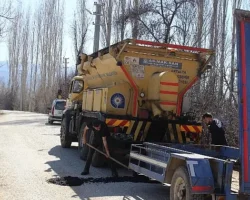 Elmalı’da zarar gören ve yıpranan yollar onarılıyor