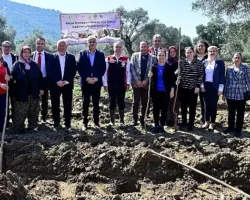 İzmir’de Kadın Çiftçilere Destek: Dut Fidanları Toprakla Buluştu!