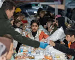 İzmir’in dayanışma sofrası Bayraklı’da kuruldu