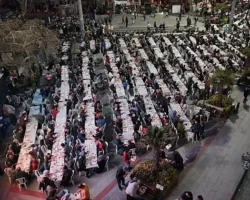 Kadir Gecesi İftarında Burhaniyeliler Cumhuriyet Meydanı’nda Buluştu