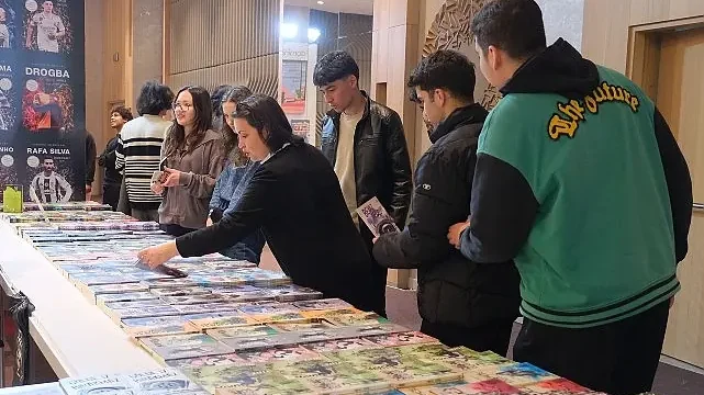 Öğrenciler kitap fuarında 