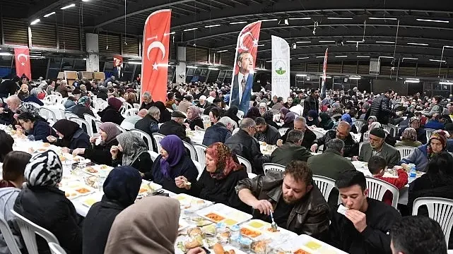 Osmangazi Belediyesi’nin iftar sofrası doldu taştı