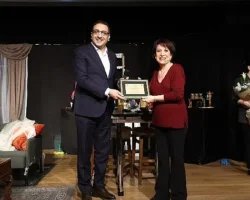 Plastik Aşklar’a ayakta alkış