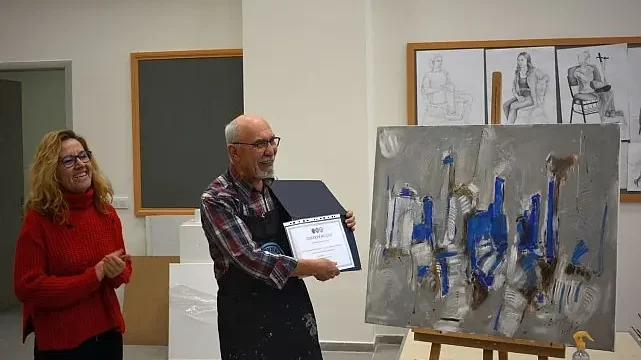 Ressam akademisyen Prof. Dr. Karayağmurlar’dan Egeli öğrencilere “Canlı Performans”