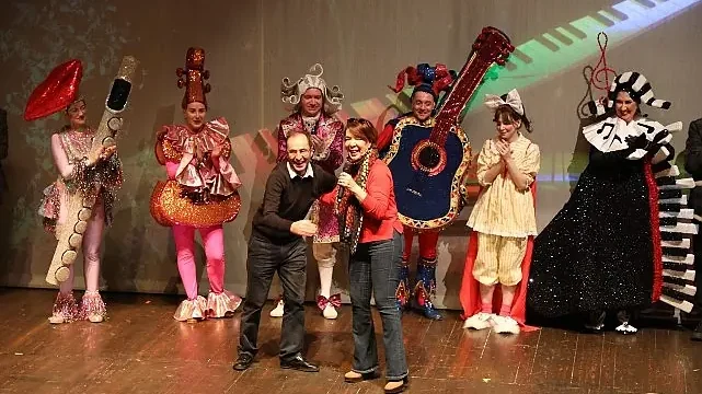 ses ve ışık şöleni “sesler ülkesi” seyirciden tam not aldı 
