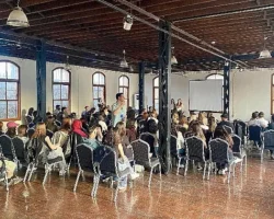 Üniversiteli gençler film analizi için buluştu