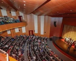 Yenişehir Belediyesi “Akif” oyununu öğrencilerle buluşturdu