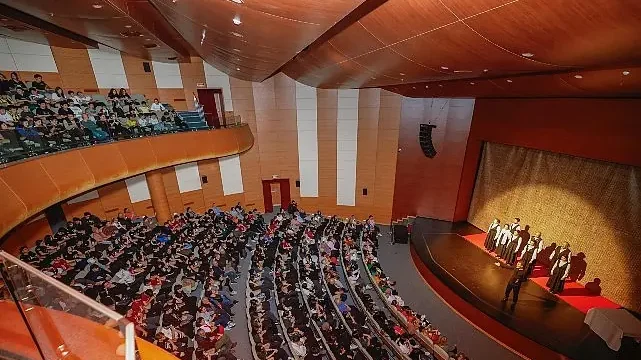 Yenişehir Belediyesi “Akif” oyununu öğrencilerle buluşturdu